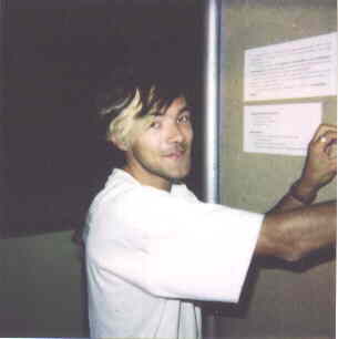 une image inédite du gourou en action